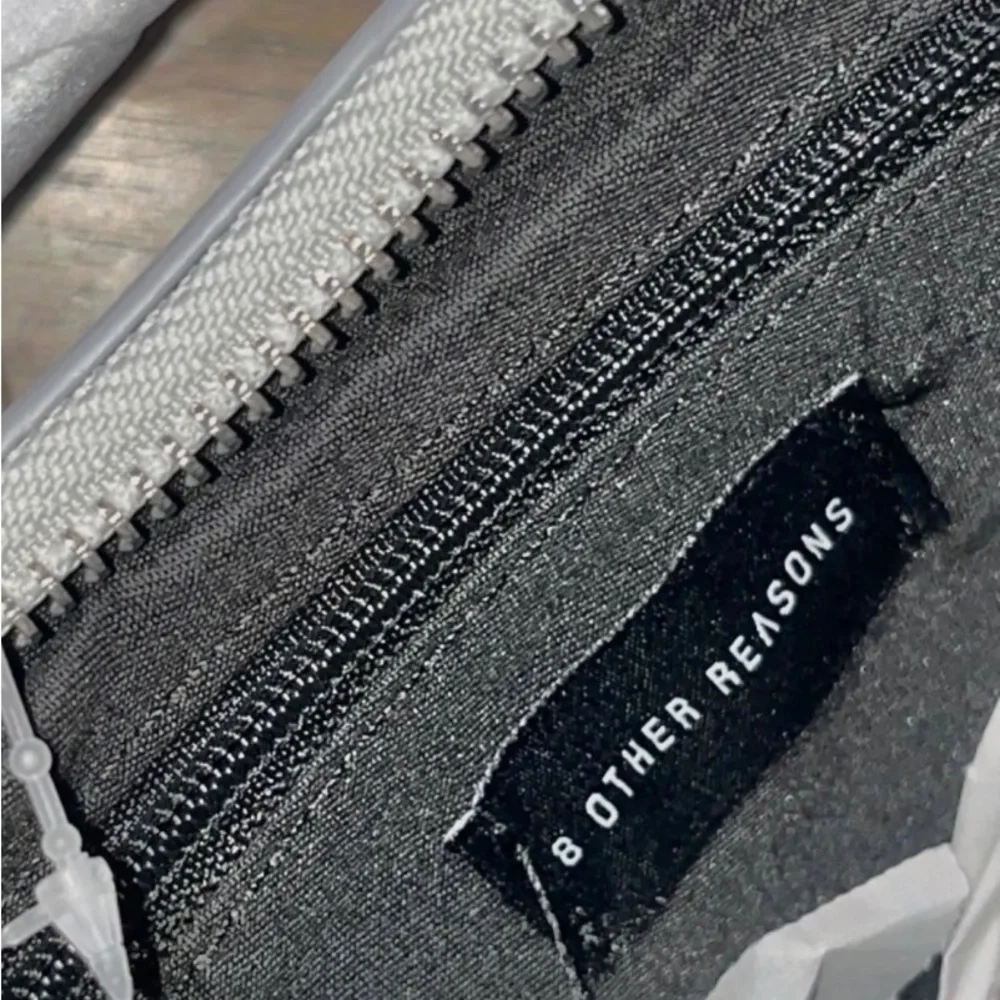 Revolve It Girl Shoulder Bag - Picture 6 of 8